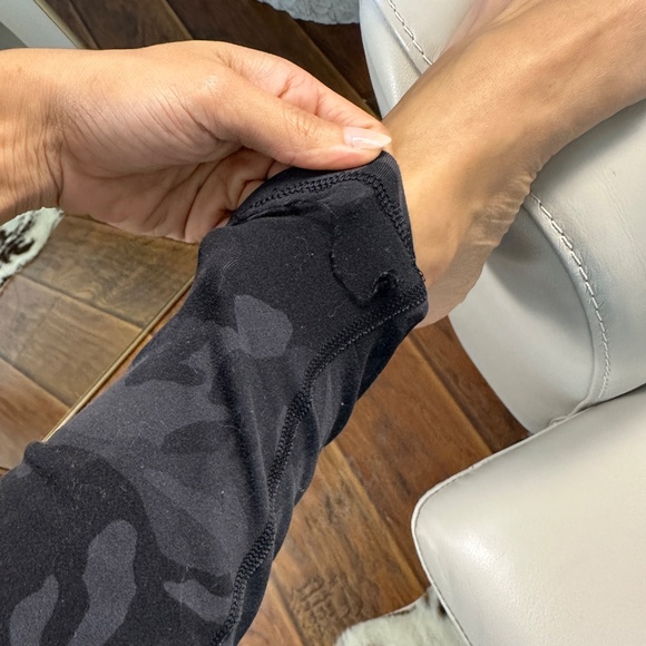 Lululemon Wunder Camo Legging - Size 6 - Picture 3 of 4